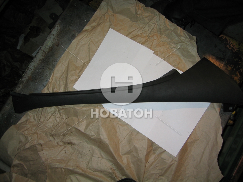 Облицювання скла вітрового ГАЗ 3302 ліва (куплен. ГАЗ) - фото 