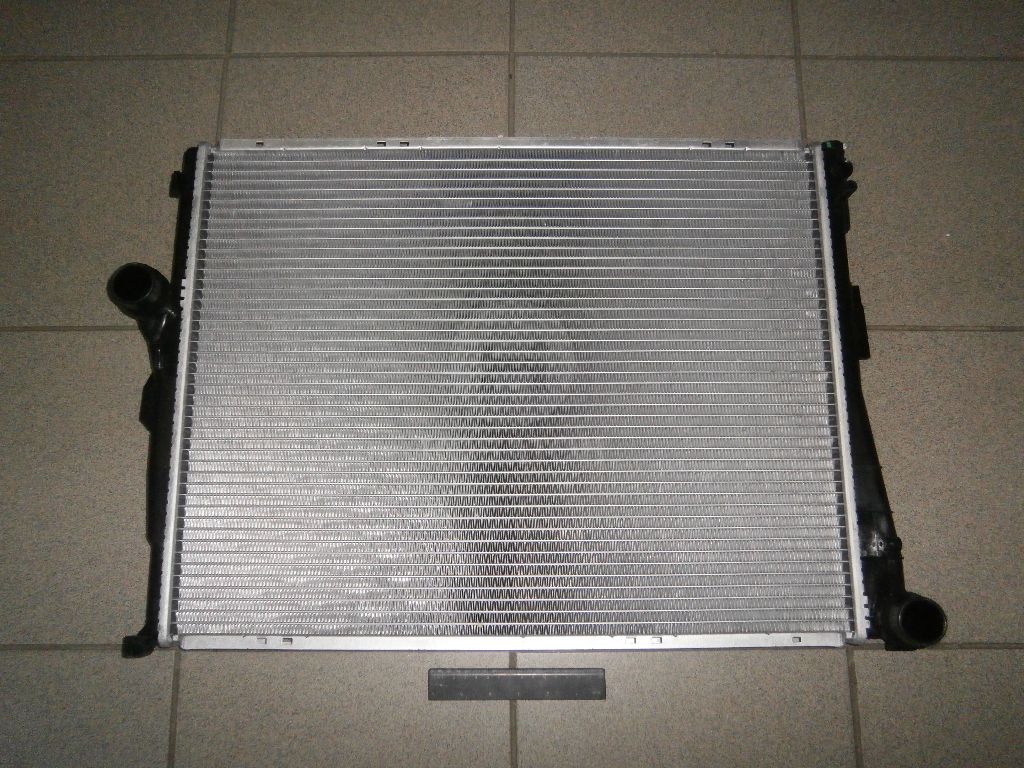 Радиатор охлаждения двигателя 3-SERIE ALL E46 AT 98-05 (Ava) - фото 