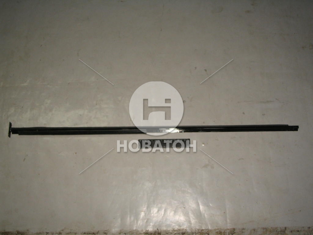 Стойка стекла опускного двери передней УАЗ 452 левая в сборе (УАЗ) - фото 