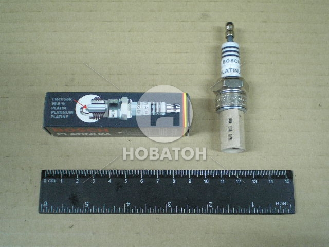Свеча зажигания BOSCH WR8DP 0.9 Волга Platin карбюратор и инжектор (Германия) 0242229555 - фото 